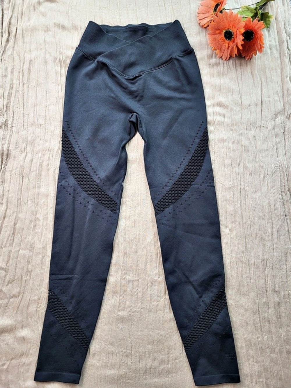 Pink Women's Textured Panel Leggings in Black Like New, Size S